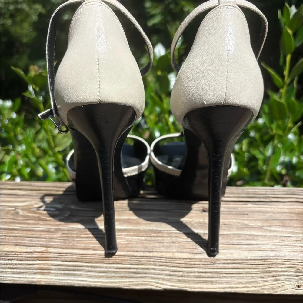 Ralph Lauren Black and Cream Heels with Elegant Design - Picture 3 of 4